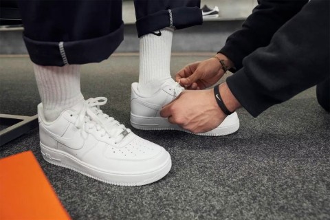 Hoe vallen Nike sneakers?