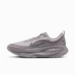Nike Vomero 18 GORE-TEX waterdichte hardloopschoenen met reflecterende accenten voor dames (straat) - Grijs