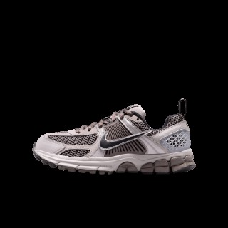 Nike Vomero 5 kinderschoenen met accenten met reflecterend design - Grijs