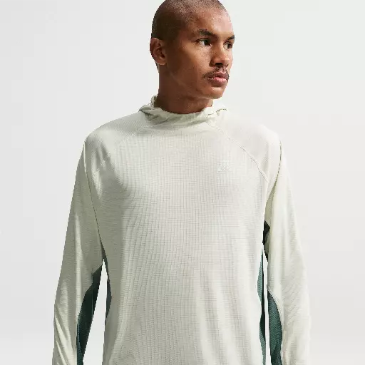 Nike ACG ‘Solar Chase’ Dri-FIT trailrunningtop met capuchon en UV-bescherming voor heren - Groen