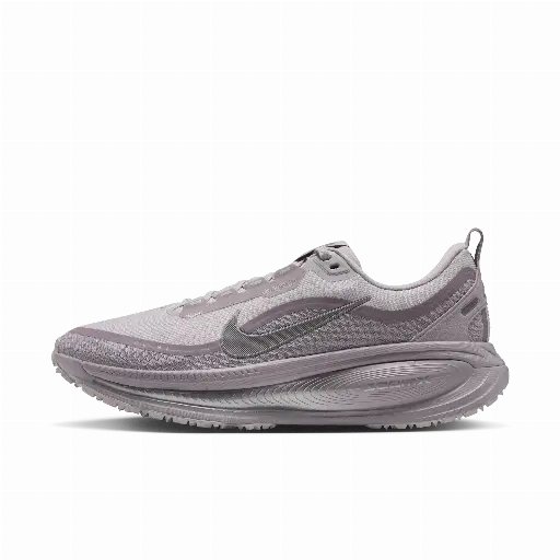 Nike Vomero 18 GORE-TEX waterdichte hardloopschoenen met reflecterende accenten voor dames (straat) - Grijs