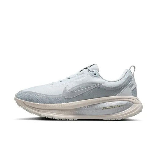 Nike Vomero 18 GORE-TEX waterdichte hardloopschoenen met reflecterende accenten voor heren (straat) - Grijs